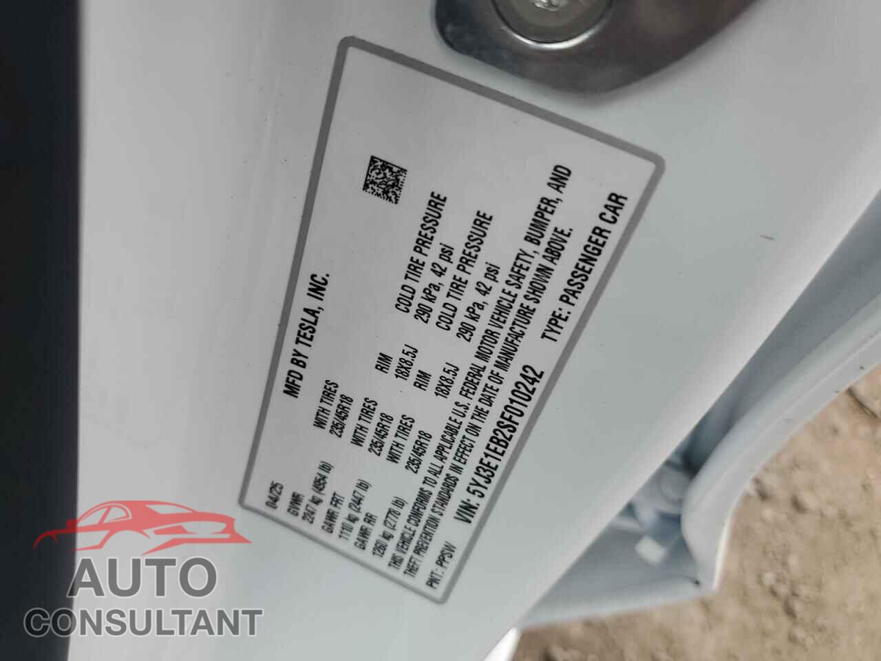 TESLA MODEL 3 2025 - 5YJ3E1EB2SF010242