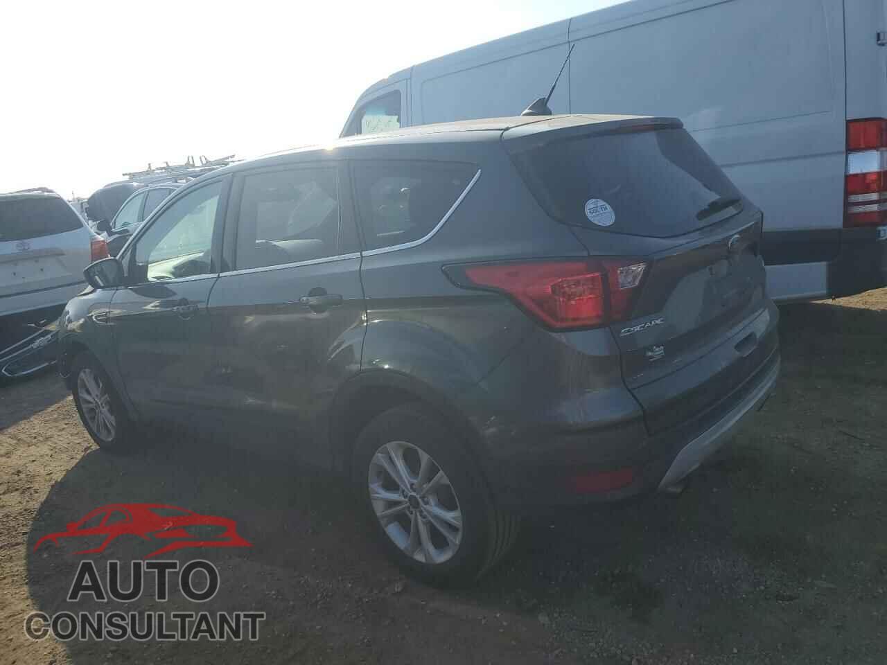 FORD ESCAPE 2019 - 1FMCU0GD5KUB97197