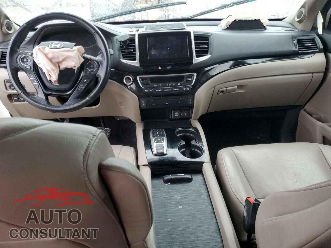 HONDA PILOT 2018 - 5FNYF5H98JB024535