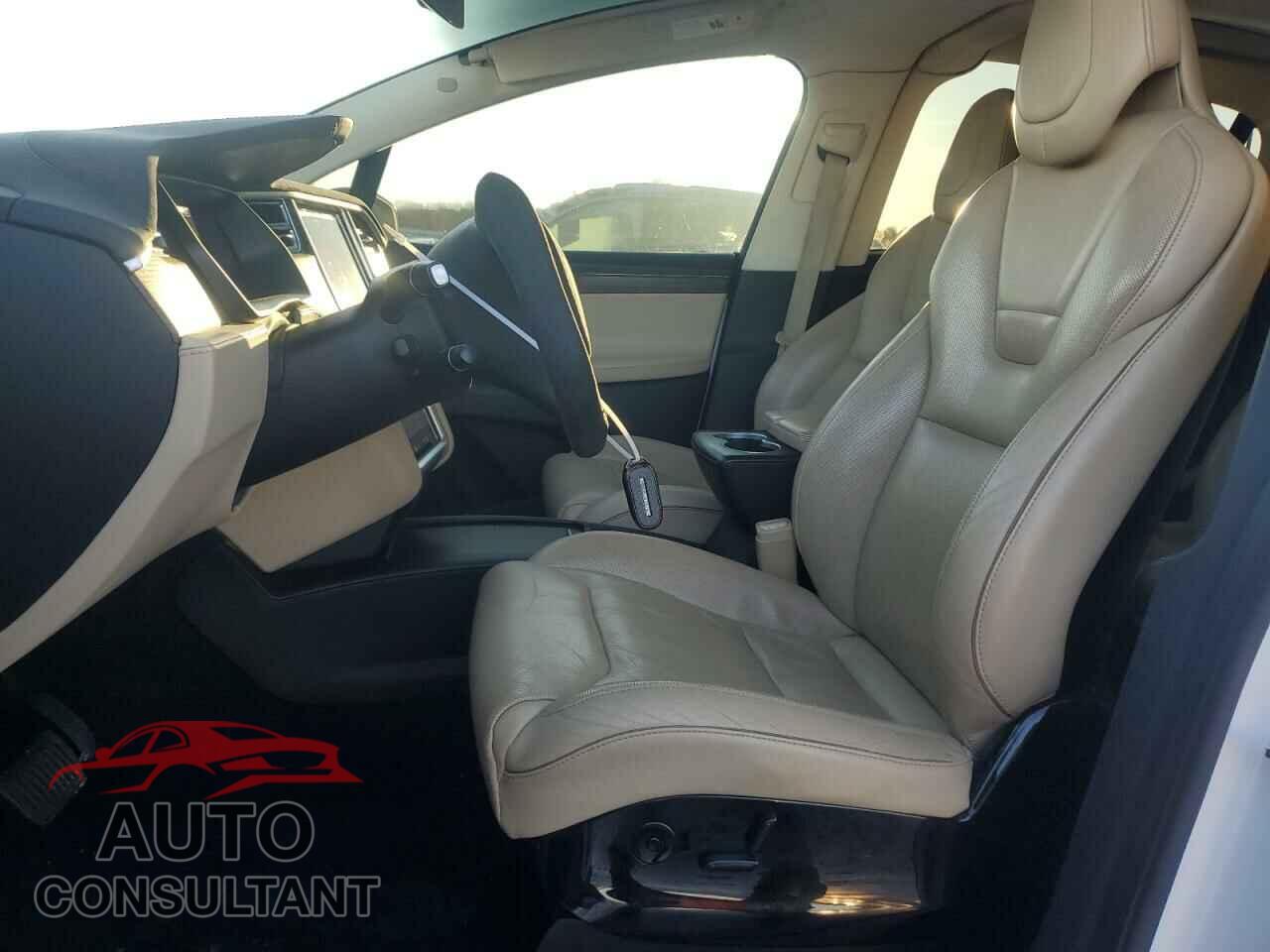 TESLA MODEL X 2016 - 5YJXCAE2XGF004395