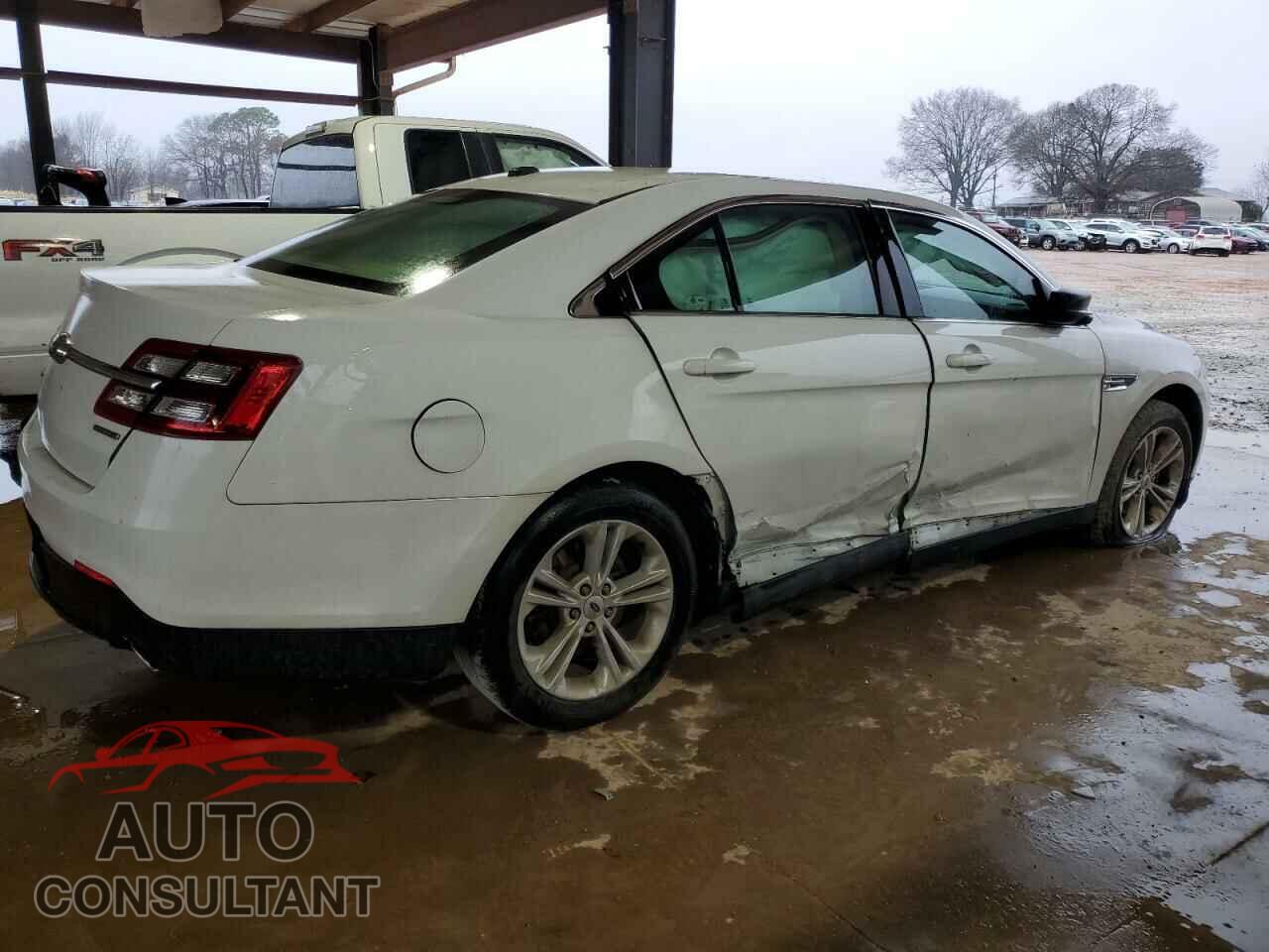FORD TAURUS 2018 - 1FAHP2D82JG138440