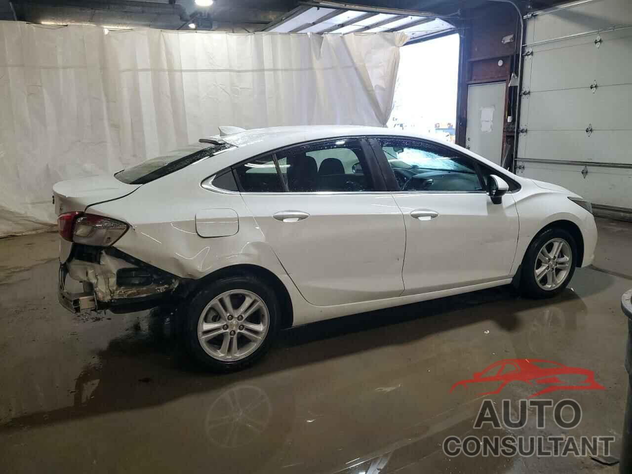 CHEVROLET CRUZE 2018 - 1G1BE5SM9J7220973