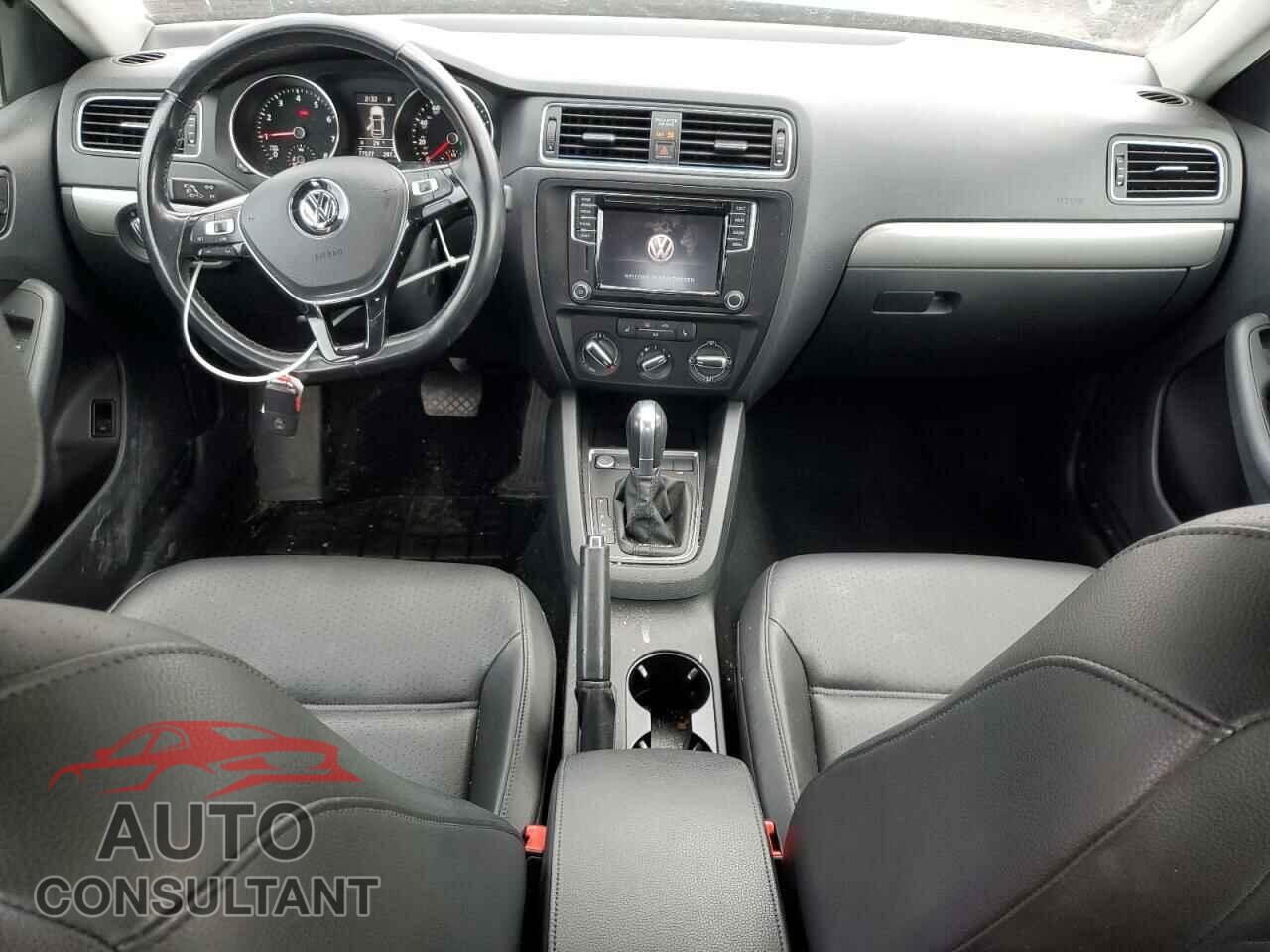 VOLKSWAGEN JETTA 2017 - 3VWDB7AJXHM411178