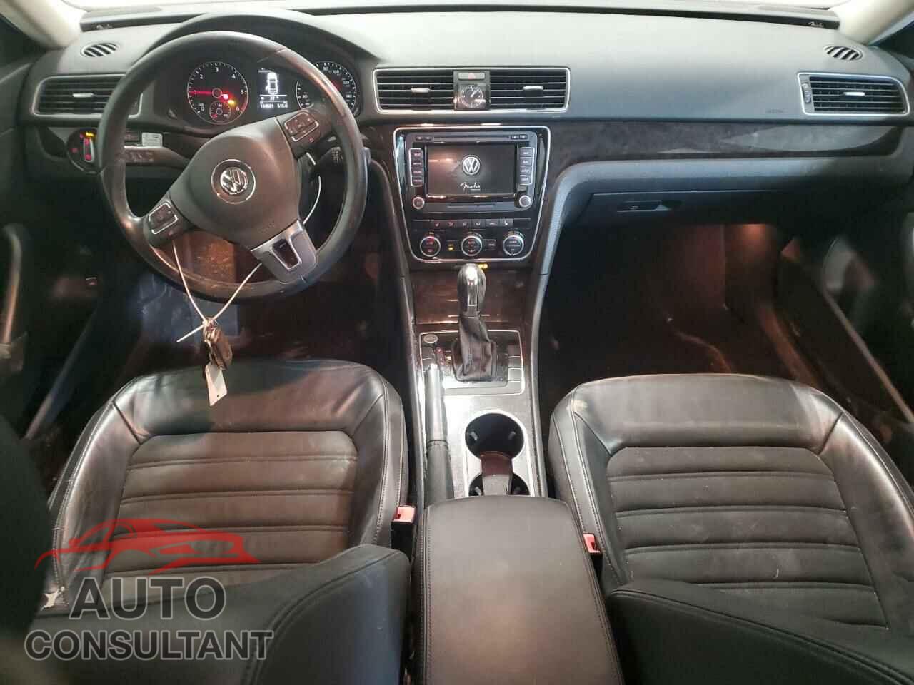 VOLKSWAGEN PASSAT 2014 - 1VWCN7A32EC016820