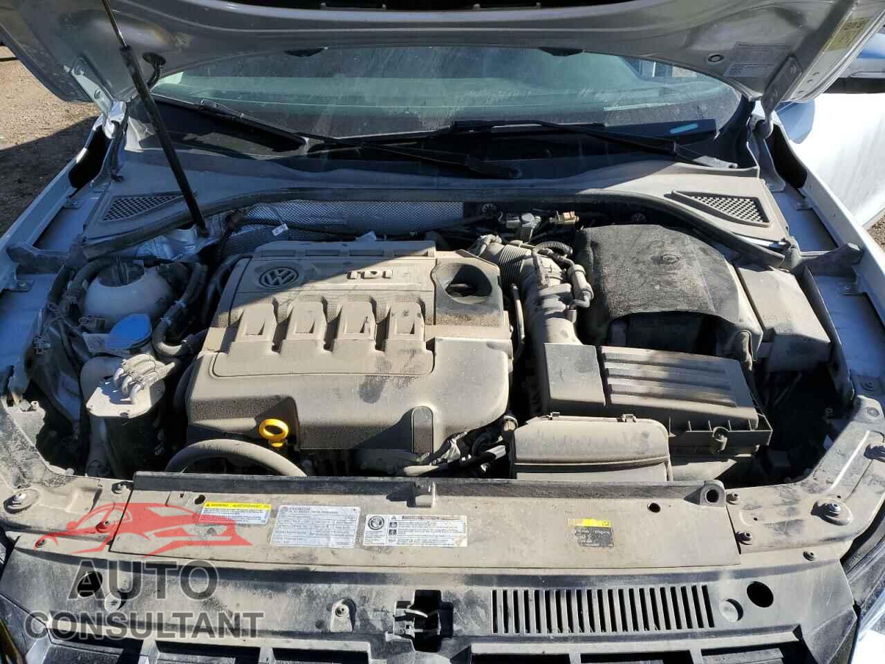 VOLKSWAGEN PASSAT 2015 - 1VWCV7A30FC093090
