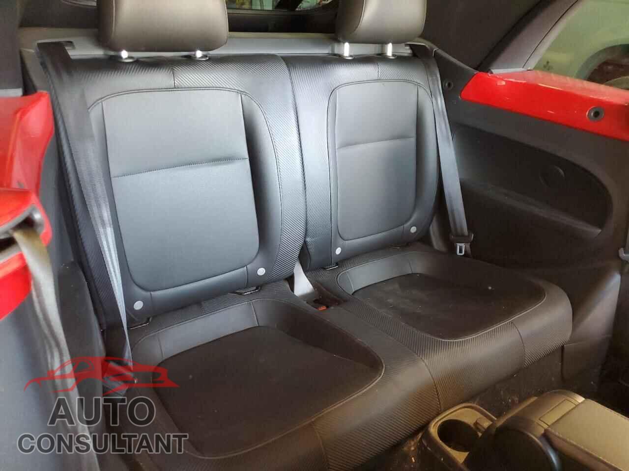 VOLKSWAGEN BEETLE 2013 - 3VW5X7AT9DM802811