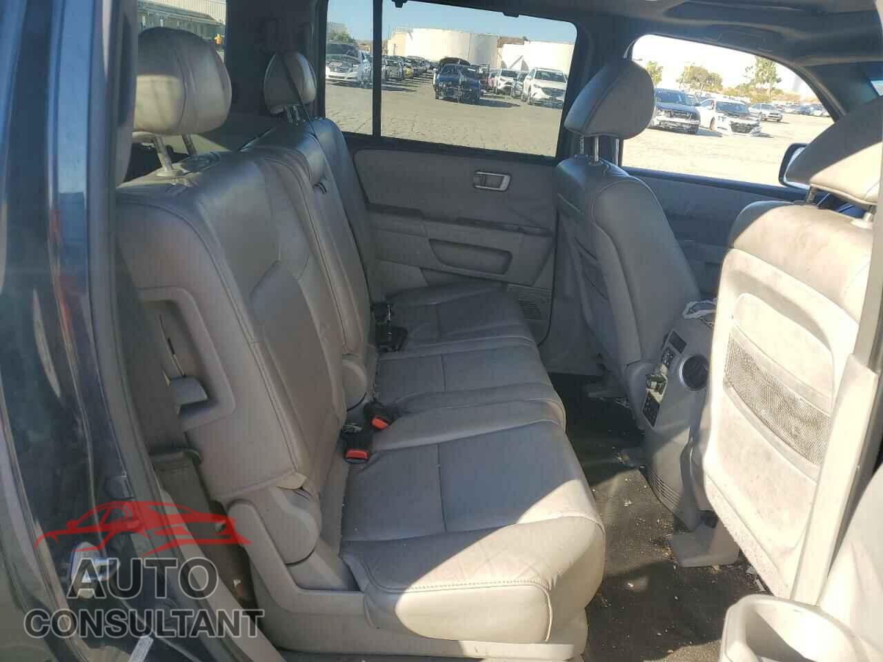 HONDA PILOT 2011 - 5FNYF4H97BB024831