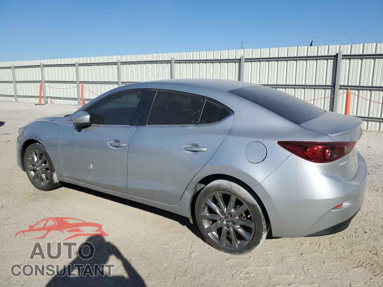 MAZDA 3 2018 - 3MZBN1V3XJM200866