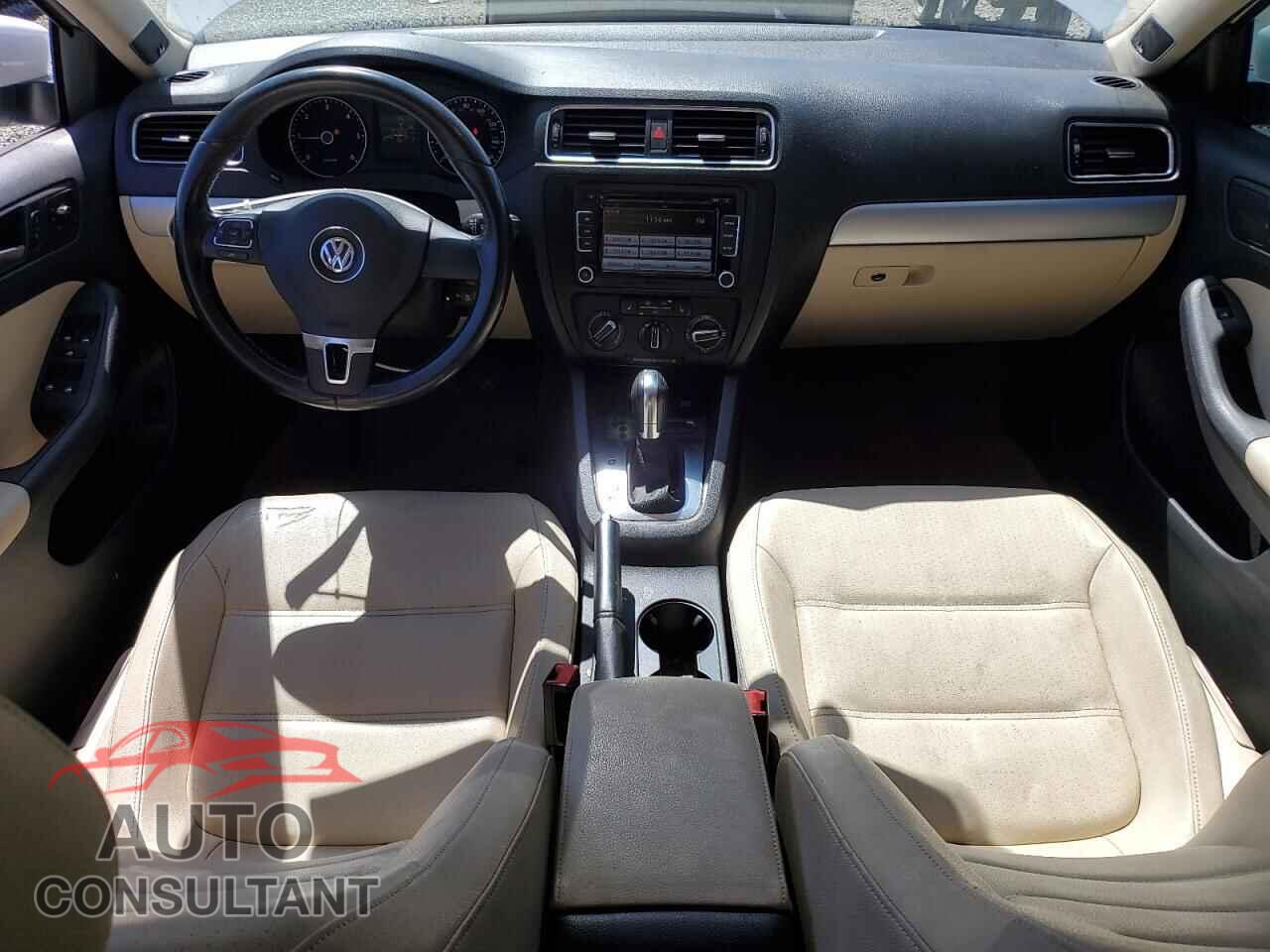 VOLKSWAGEN JETTA 2012 - 3VWLL7AJ4CM388935