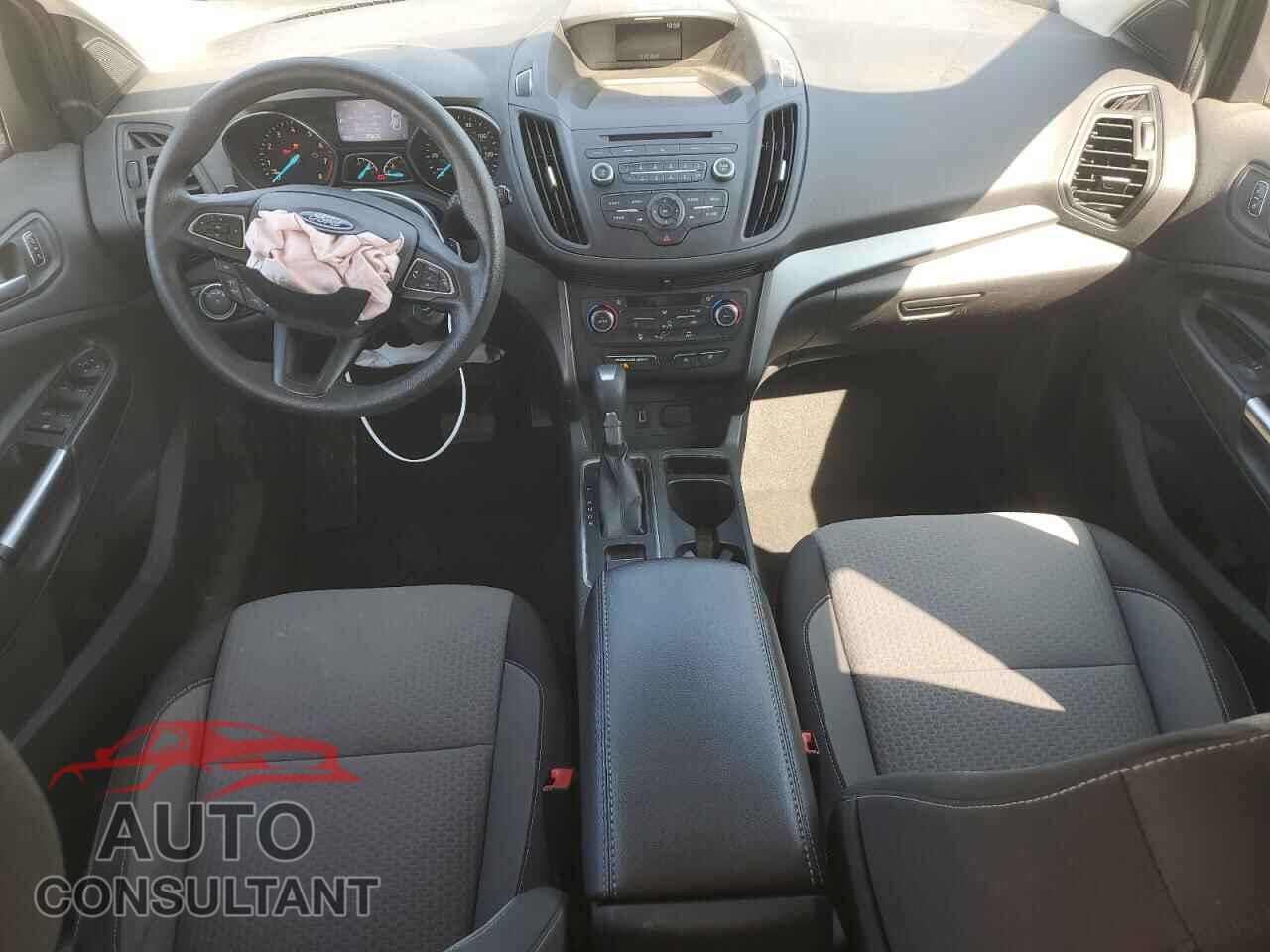 FORD ESCAPE 2017 - 1FMCU0GDXHUC09854