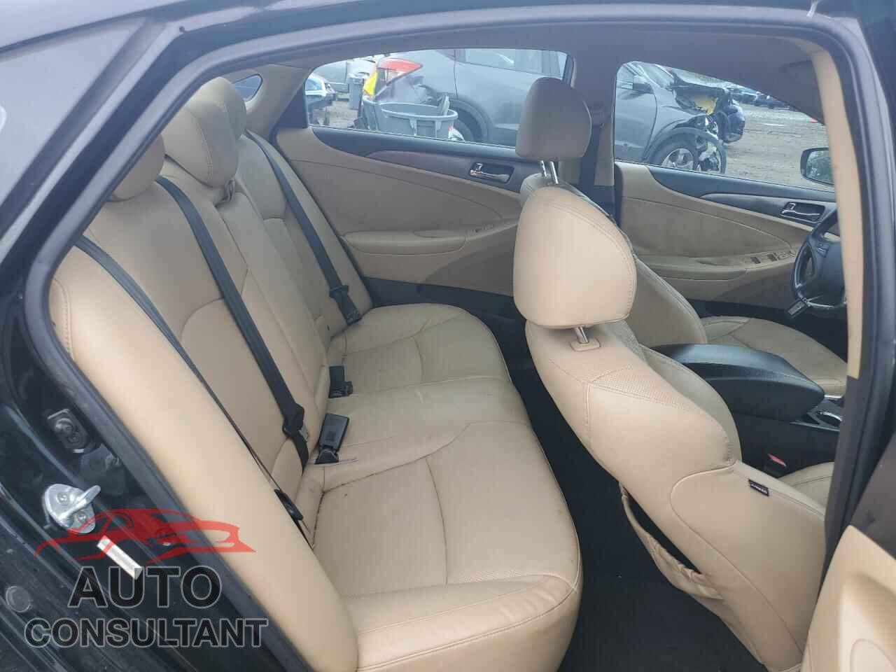HYUNDAI SONATA 2012 - KMHEC4A43CA025149