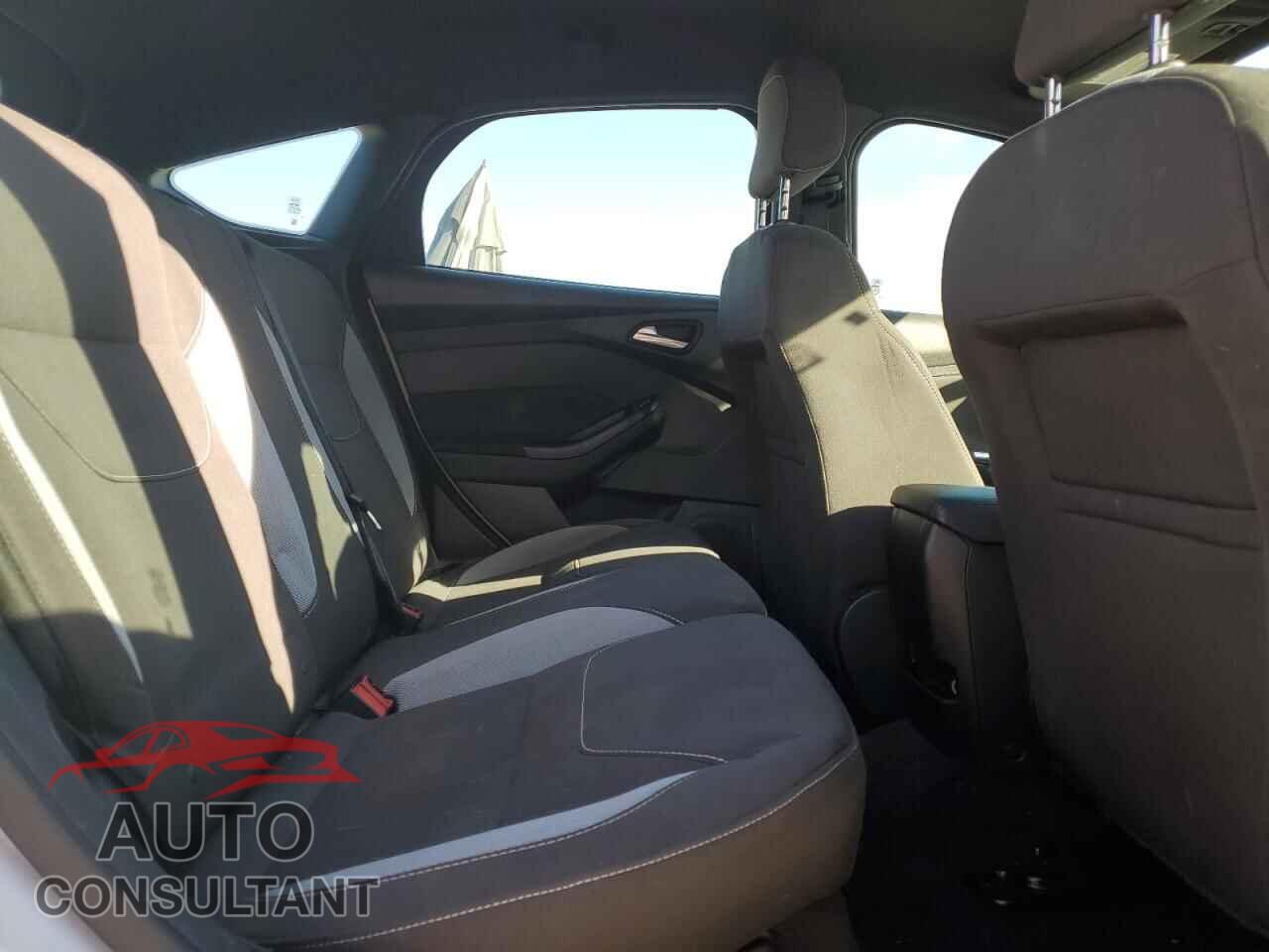 FORD FOCUS 2018 - 1FADP3L90JL238462