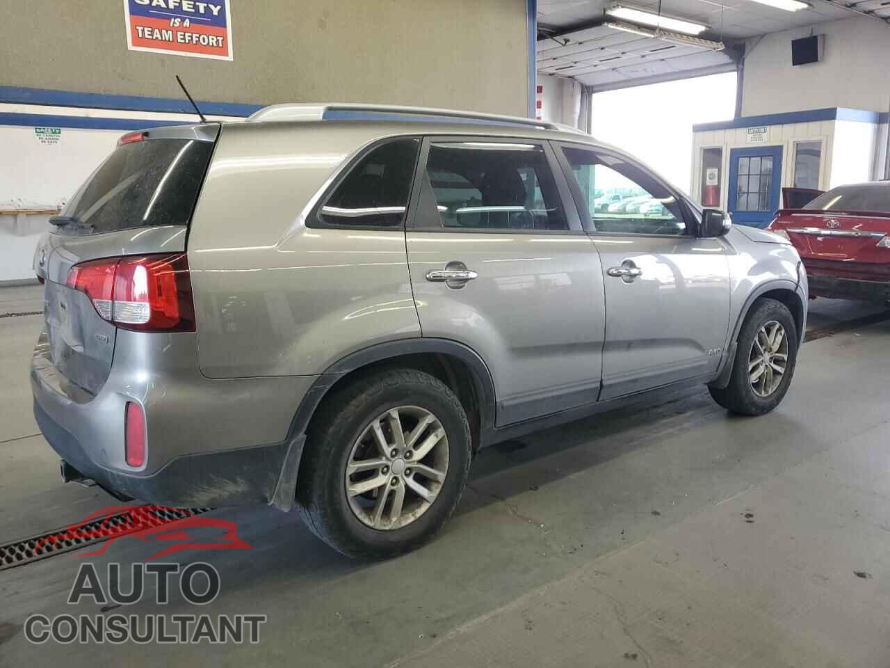 KIA SORENTO 2015 - 5XYKTDA65FG655817