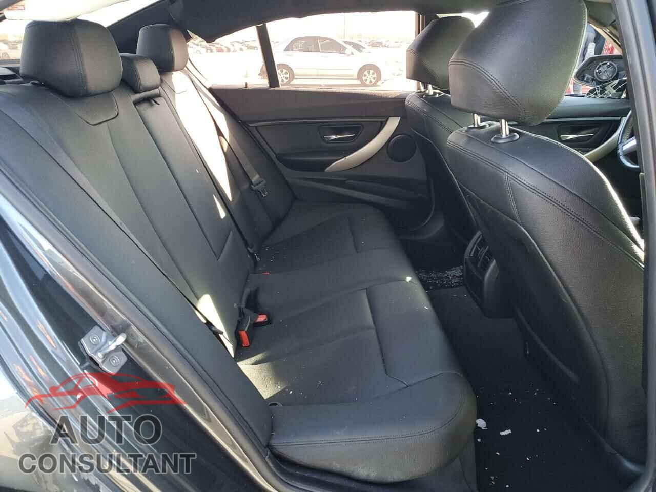 BMW 3 SERIES 2015 - WBA3B1C56FK141069