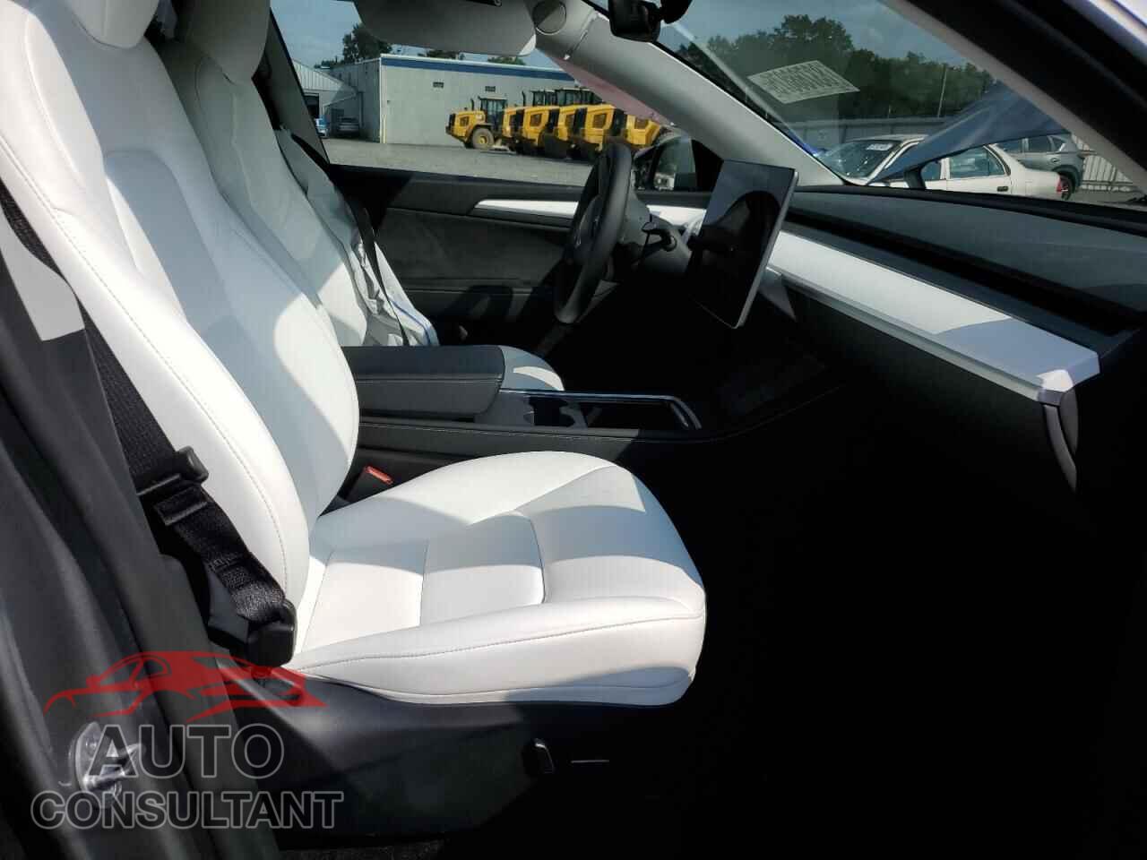 TESLA MODEL Y 2024 - 7SAYGDEE2RA333891