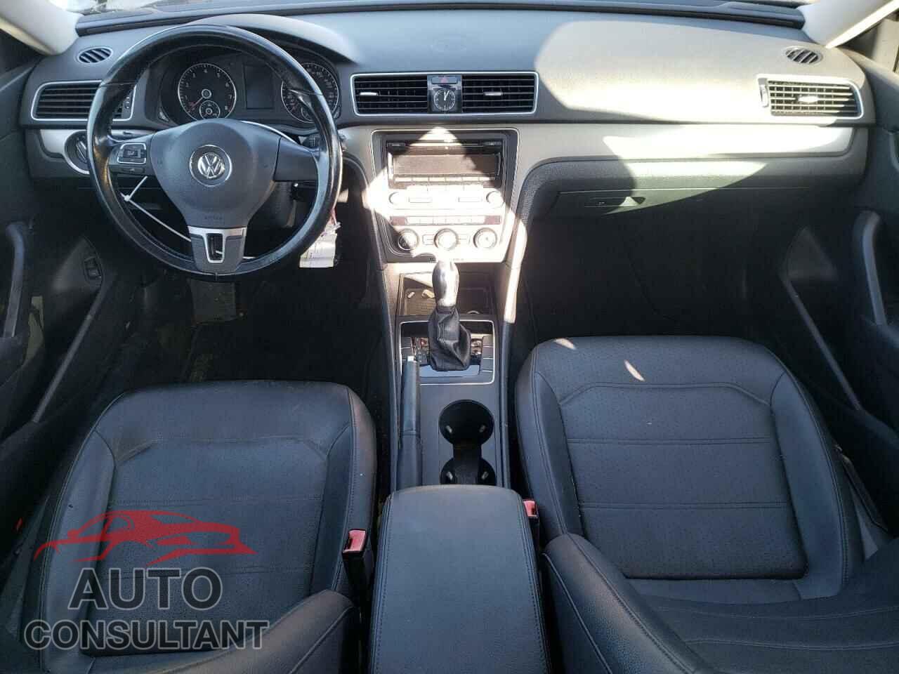 VOLKSWAGEN PASSAT 2015 - 1VWAT7A34FC080274