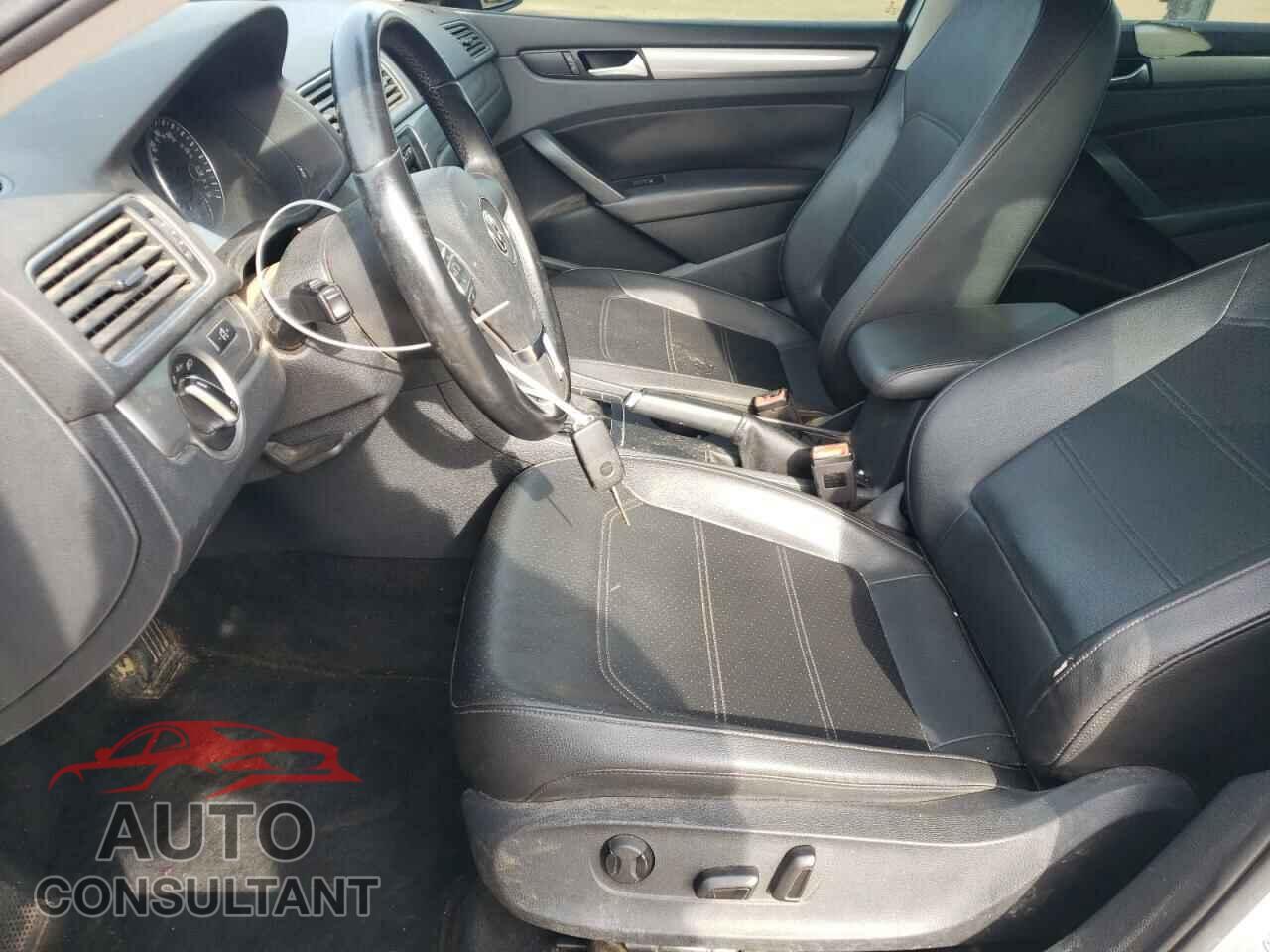 VOLKSWAGEN PASSAT 2014 - 1VWAH7A36EC016432