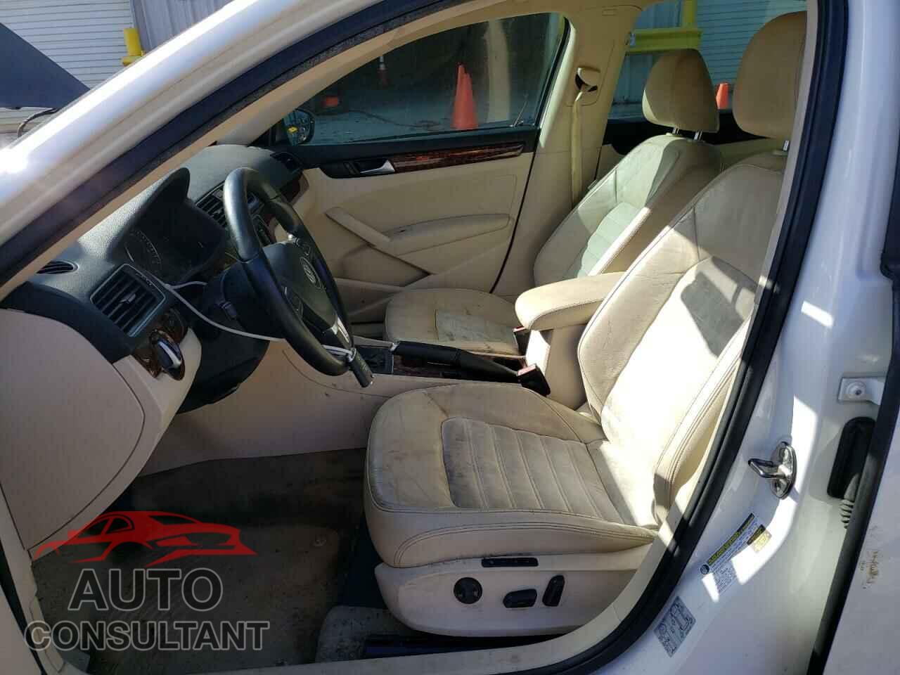 VOLKSWAGEN PASSAT 2012 - 1VWCH7A31CC101202