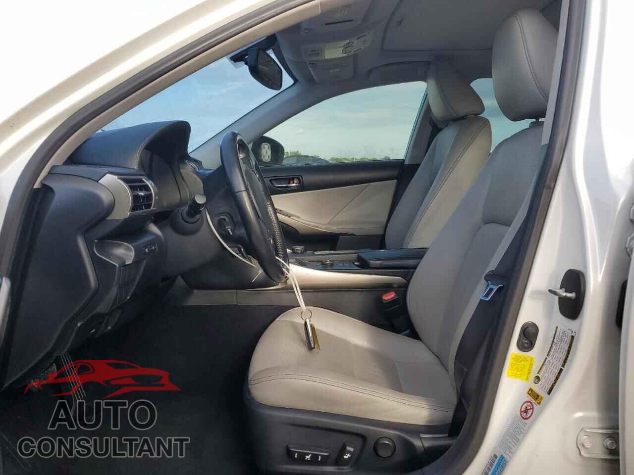 LEXUS IS 2016 - JTHBA1D27G5011502