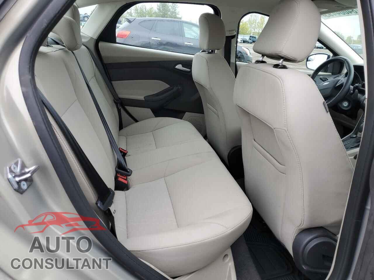 FORD FOCUS 2016 - 1FADP3F24GL327507