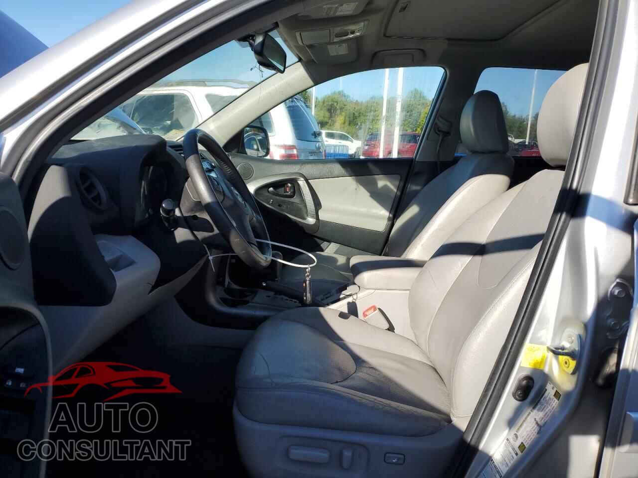 TOYOTA RAV4 2011 - 2T3DF4DV5BW163822