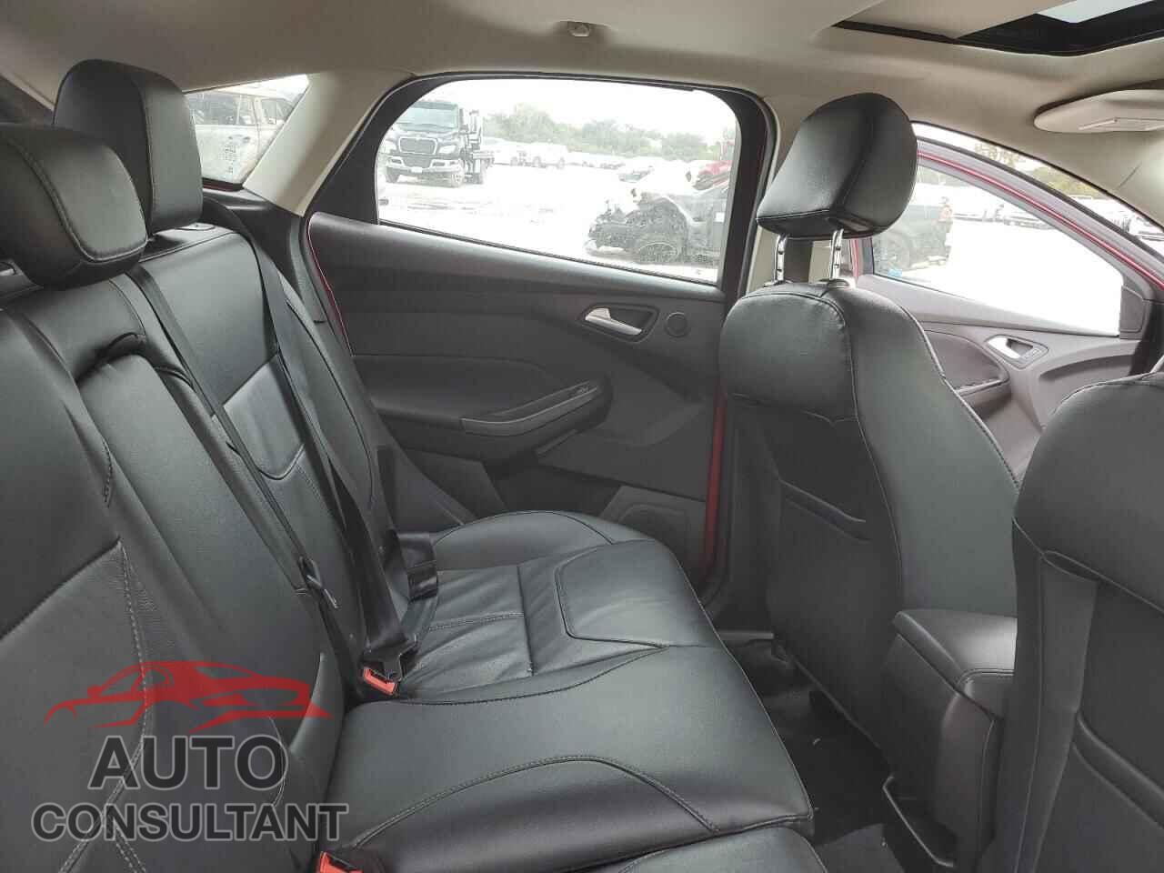 FORD FOCUS 2017 - 1FADP3N20HL215449