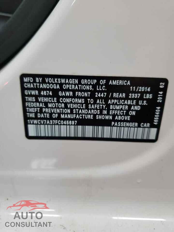 VOLKSWAGEN PASSAT 2015 - 1VWCV7A37FC045697