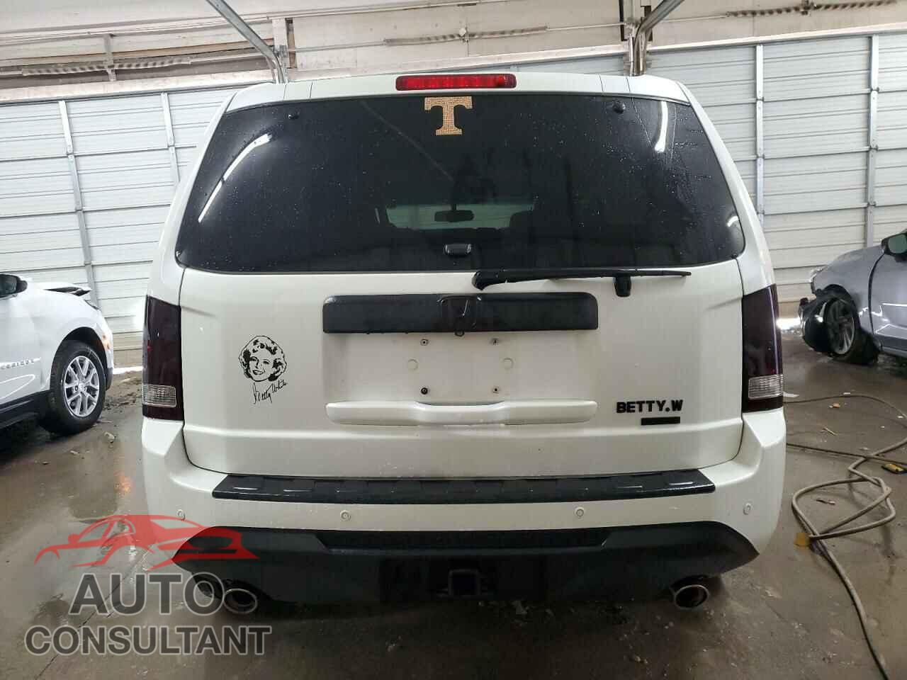HONDA PILOT 2013 - 5FNYF4H9XDB068437