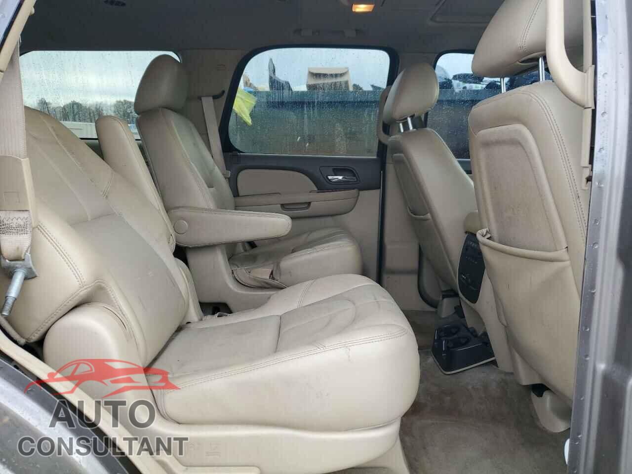 CHEVROLET TAHOE 2011 - 1GNSCBE00BR101680