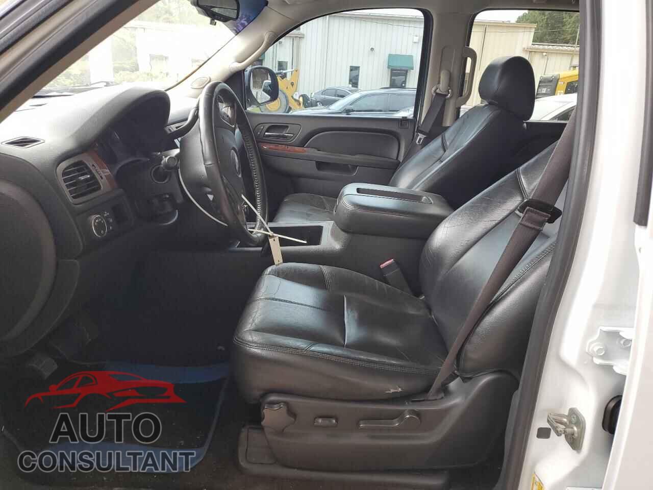 CHEVROLET TAHOE 2013 - 1GNSCBE06DR323630