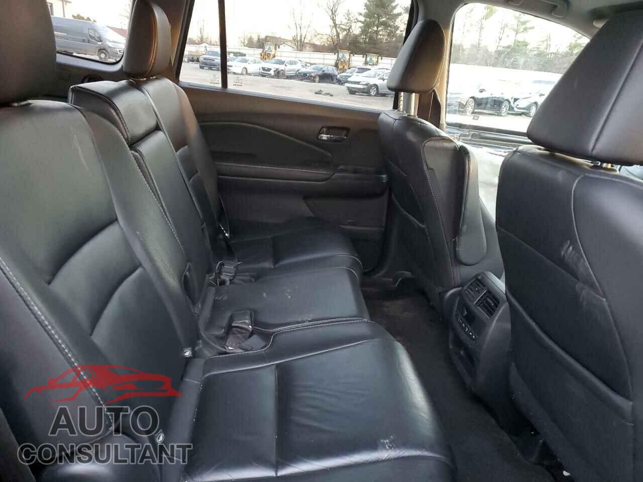 HONDA PILOT 2017 - 5FNYF6H58HB012205