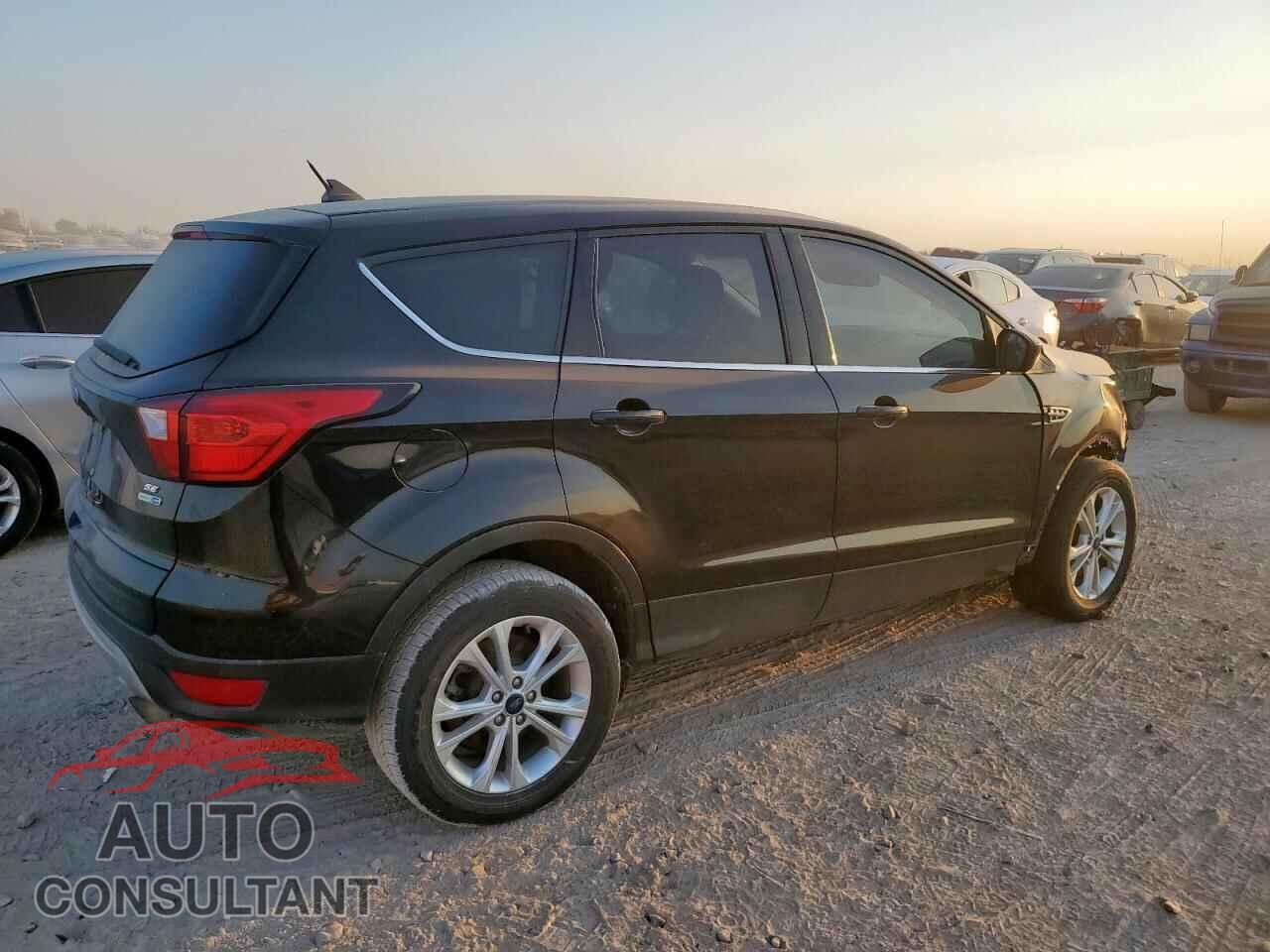 FORD ESCAPE 2019 - 1FMCU9GD2KUC02568