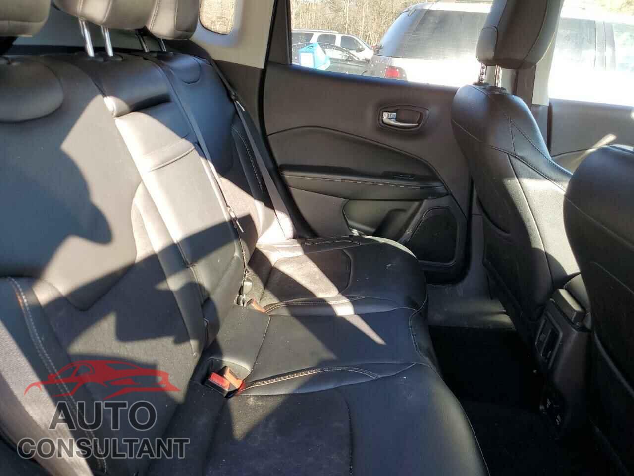 JEEP COMPASS 2018 - 3C4NJDBB5JT112435