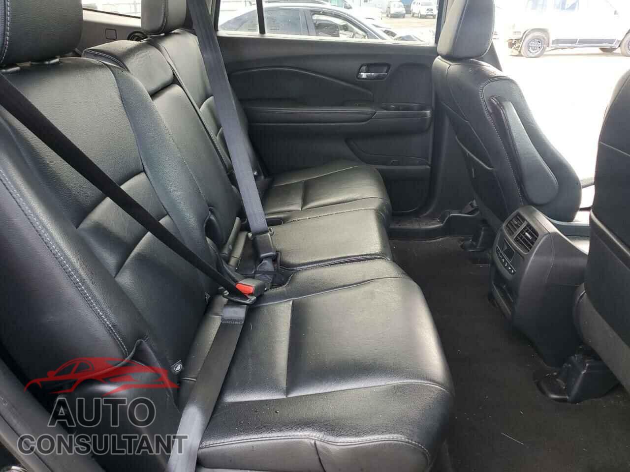 HONDA PILOT 2017 - 5FNYF5H56HB030020