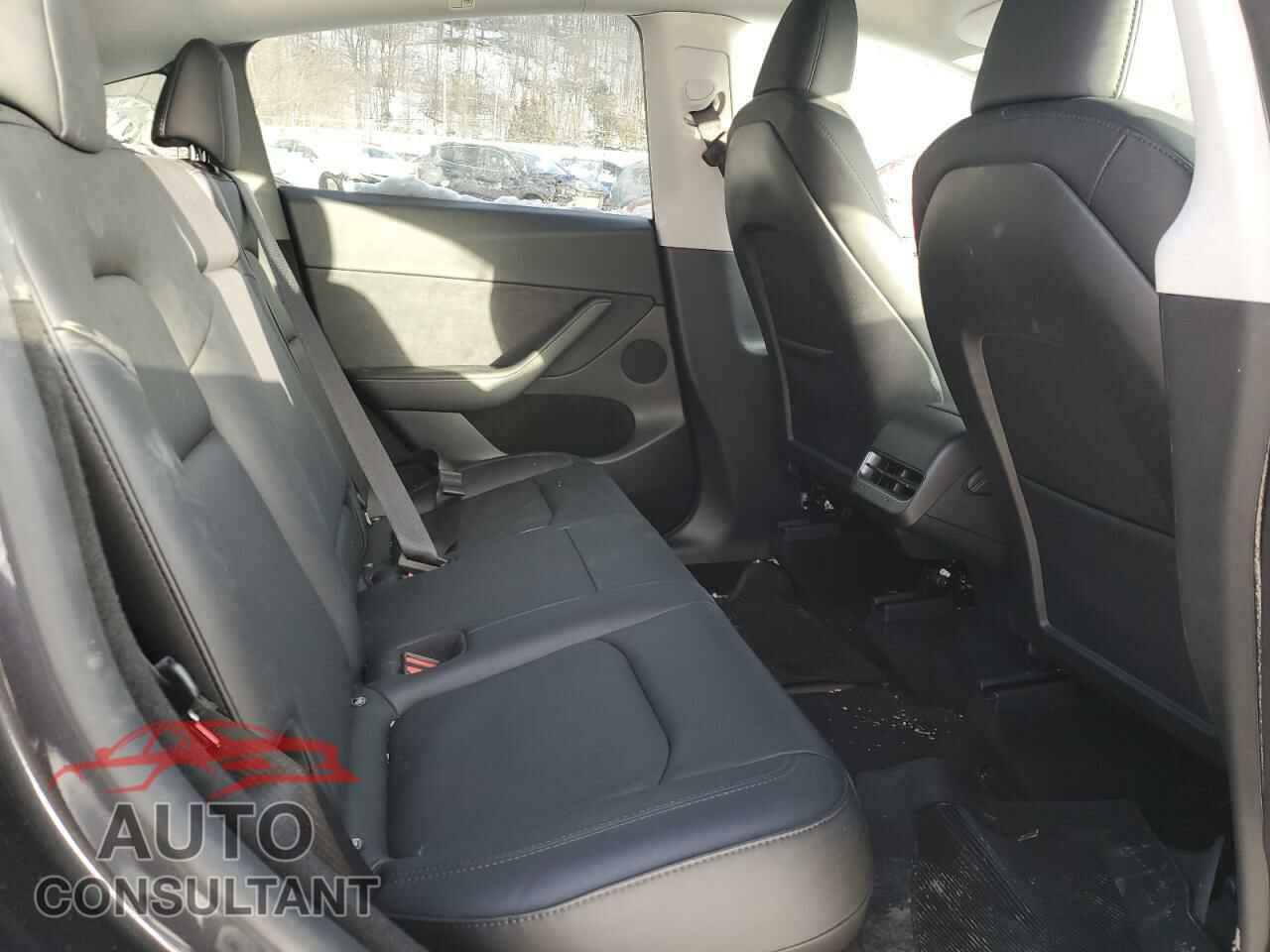 TESLA MODEL Y 2024 - 7SAYGDED6RF014455