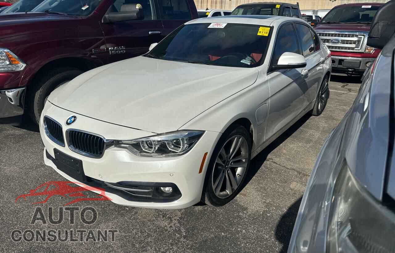 BMW 3 SERIES 2018 - WBA8E1C51JA756625