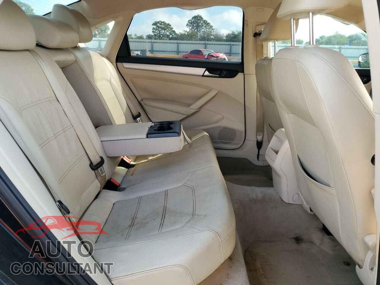 VOLKSWAGEN PASSAT 2012 - 1VWBN7A38CC068736