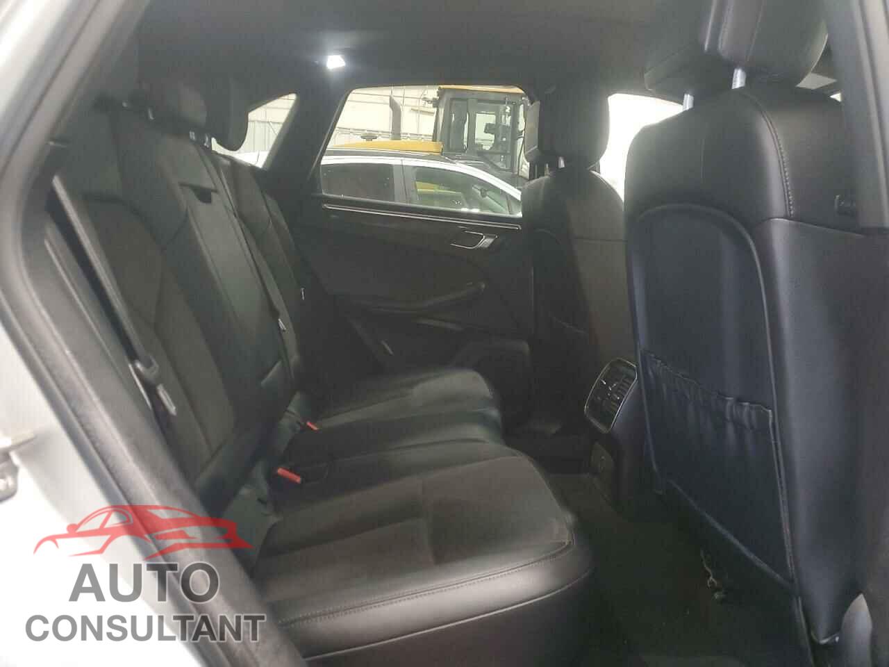 PORSCHE MACAN 2018 - WP1AA2A57JLB10615