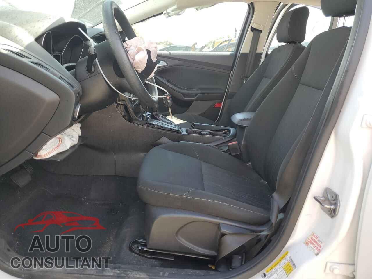 FORD FOCUS 2015 - 1FADP3K22FL233131