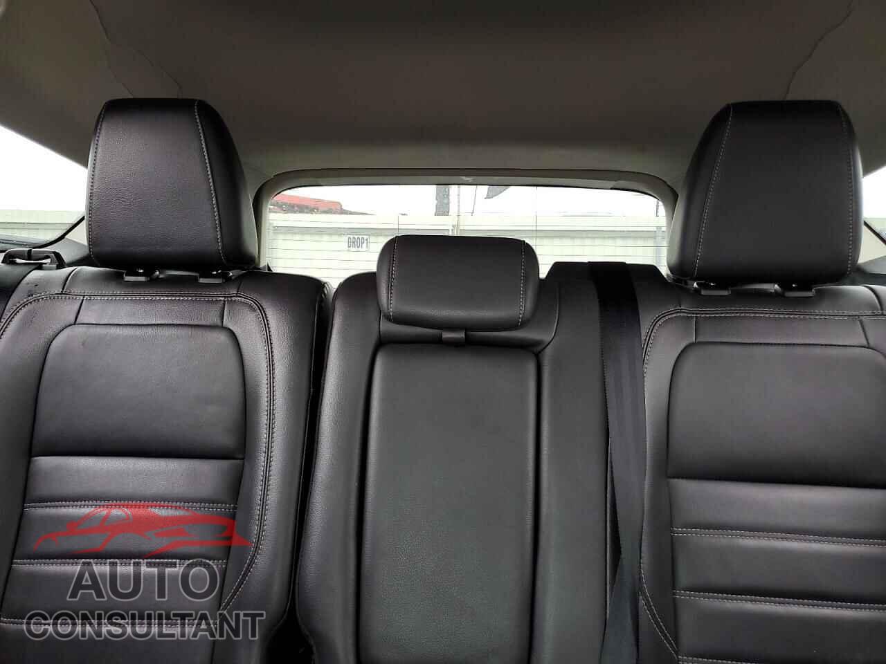 FORD ESCAPE 2017 - 1FMCU9J96HUB37575