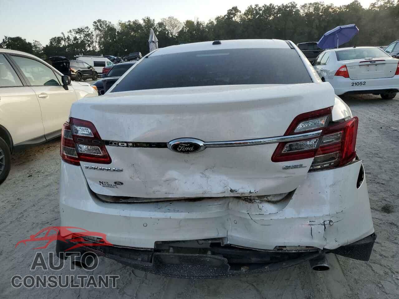 FORD TAURUS 2019 - 1FAHP2E82KG114879