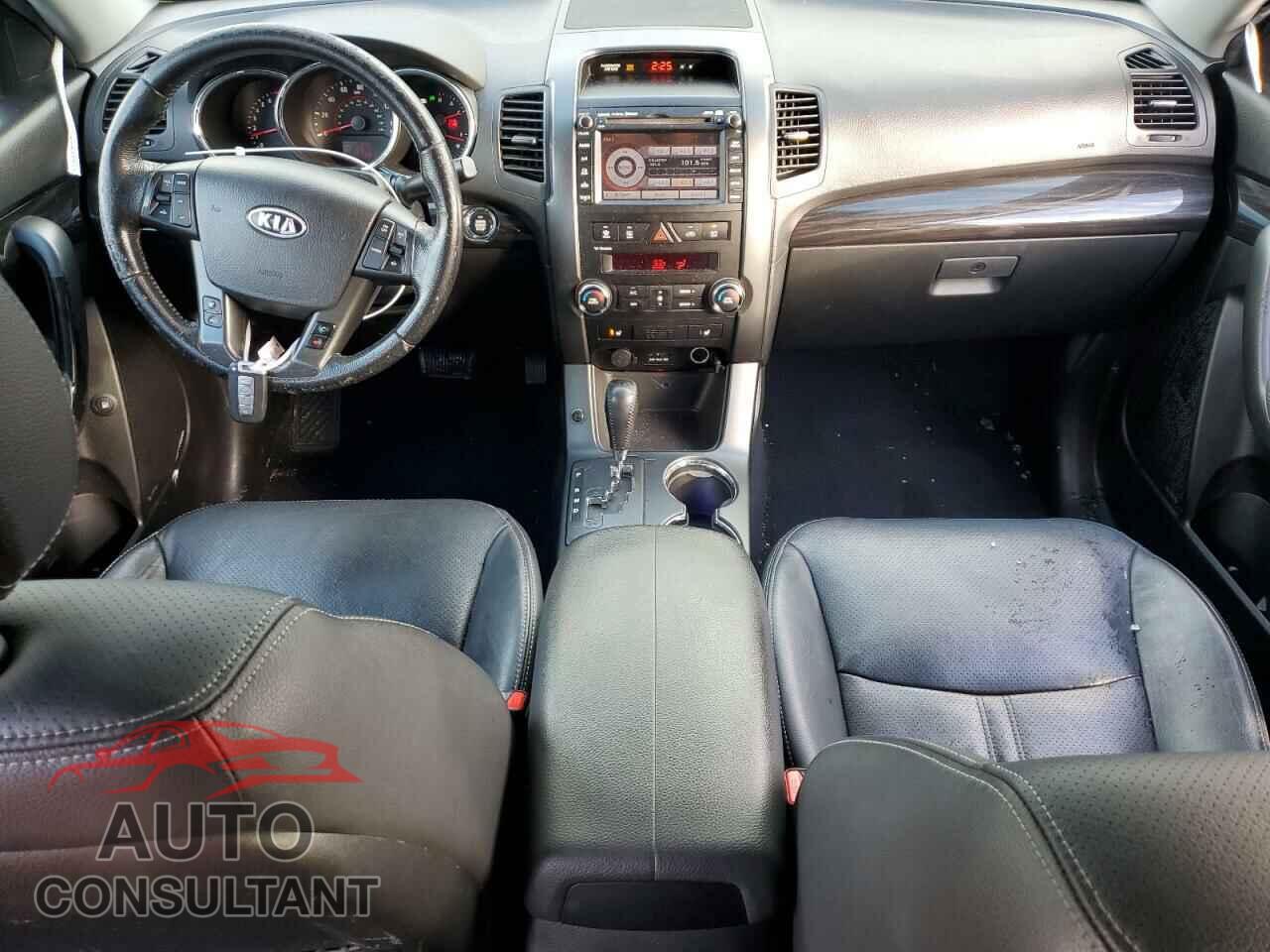 KIA SORENTO 2011 - 5XYKUDA29BG126391
