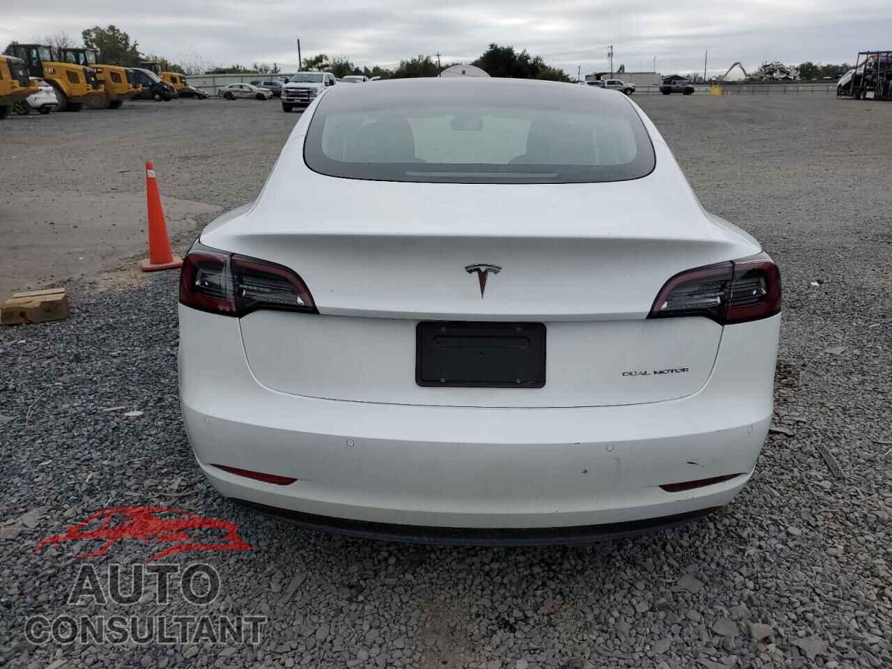 TESLA MODEL 3 2021 - 5YJ3E1EB8MF010071