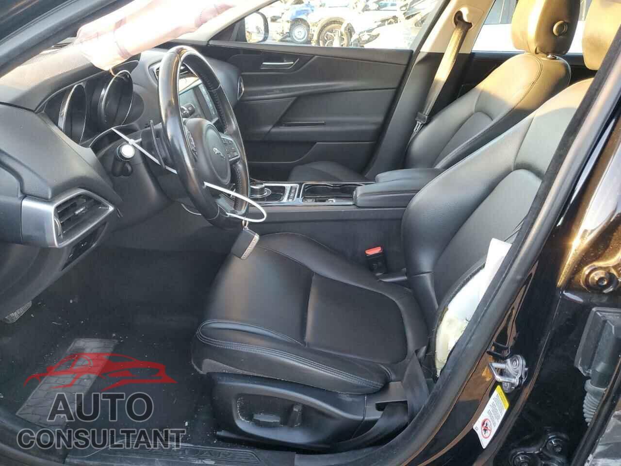 JAGUAR XE 2017 - SAJAR4BG8HA978197