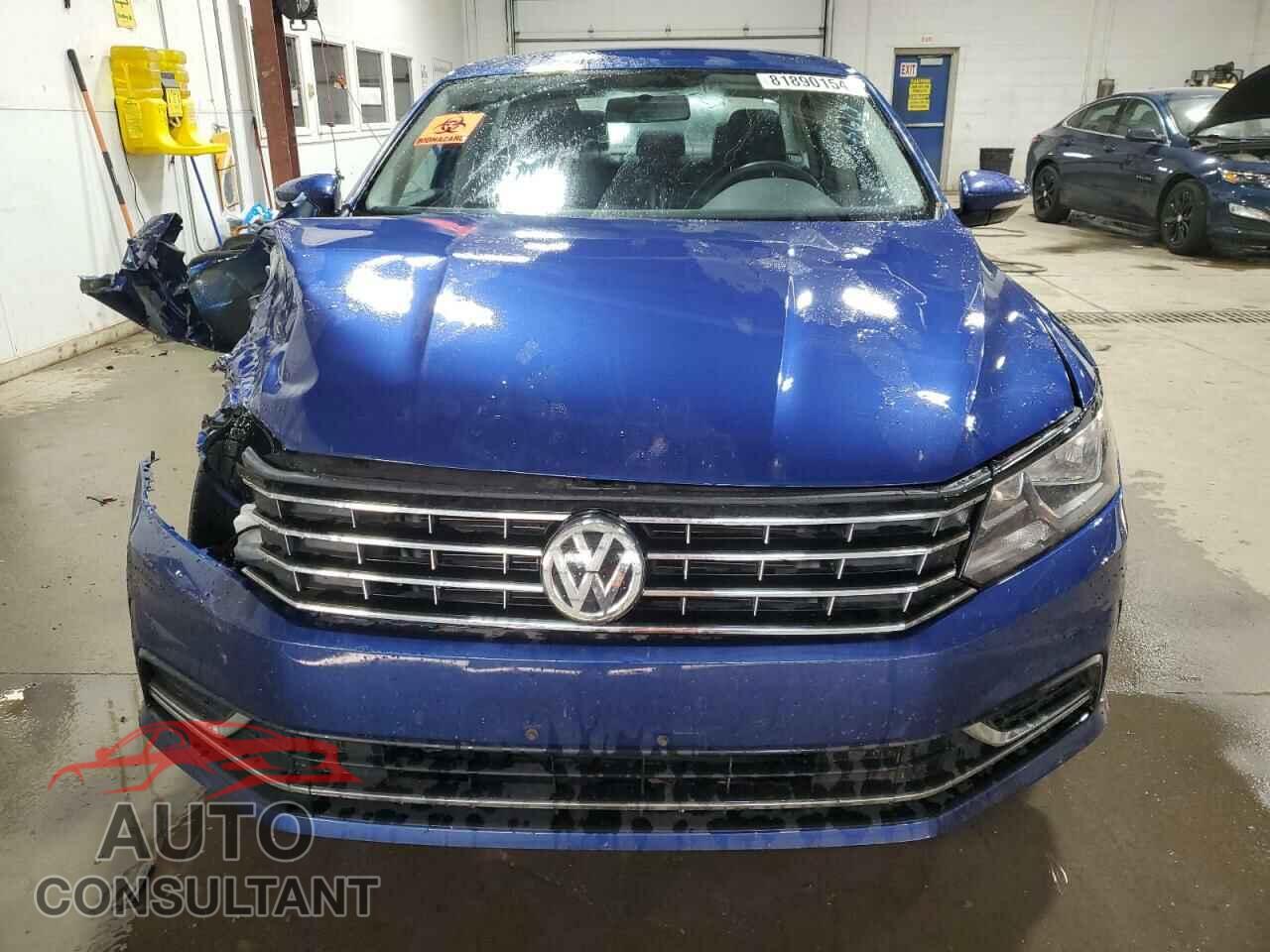 VOLKSWAGEN PASSAT 2017 - 1VWAT7A33HC034986