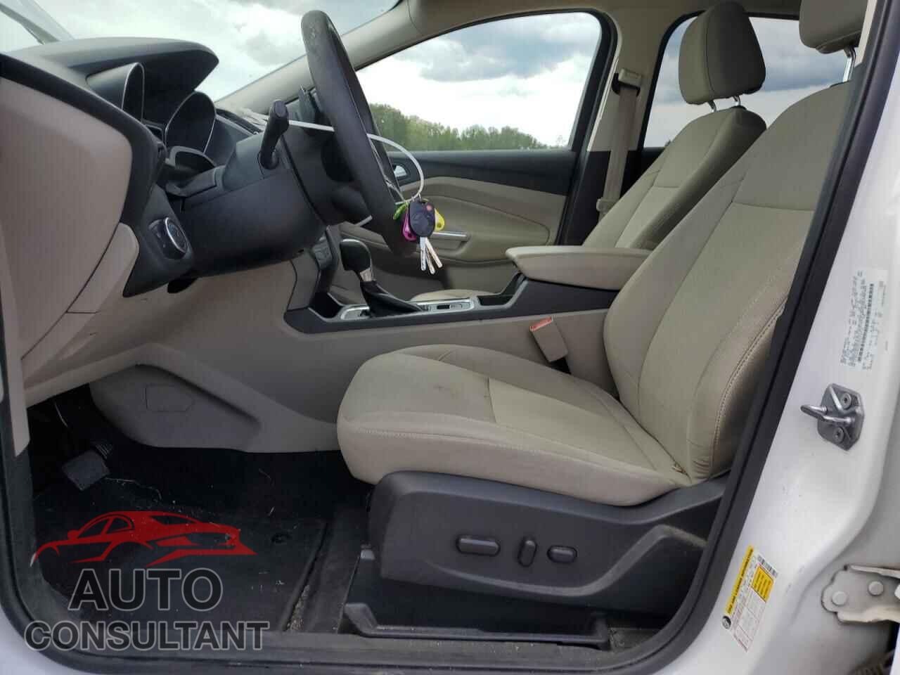 FORD ESCAPE 2017 - 1FMCU9GD2HUC72712