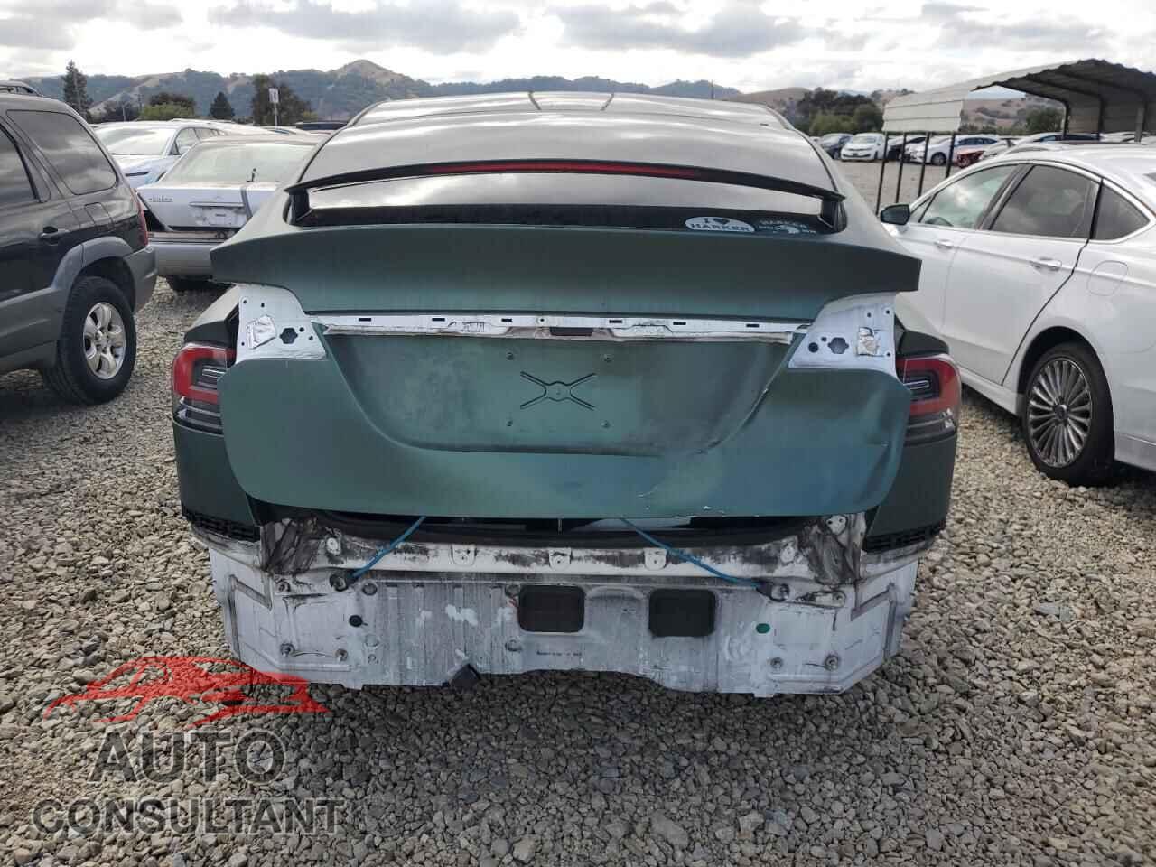 TESLA MODEL X 2018 - 5YJXCAE27JF091891
