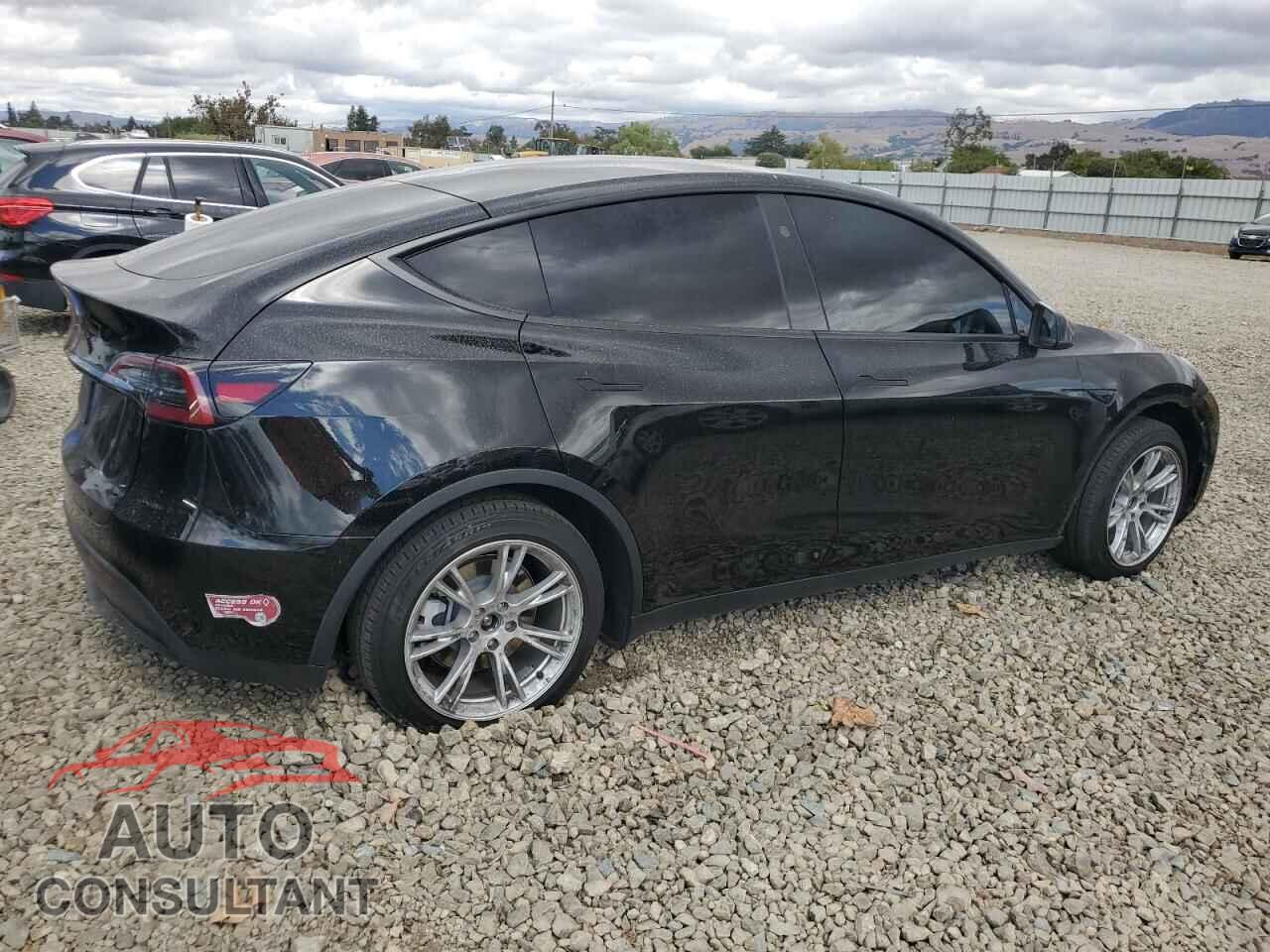 TESLA MODEL Y 2024 - 7SAYGDED3RF077268
