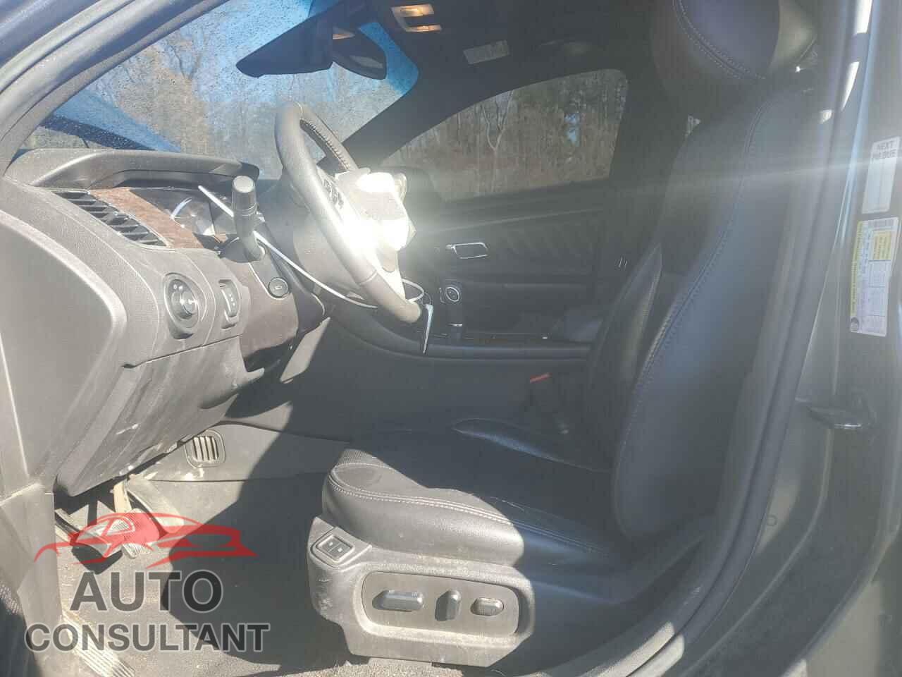FORD TAURUS 2019 - 1FAHP2F80KG101157