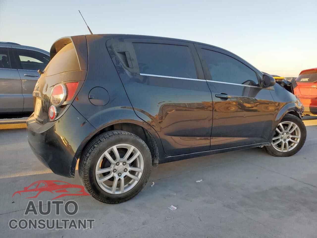 CHEVROLET SONIC 2013 - 1G1JC6SH5D4228455